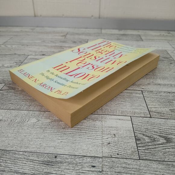 The Highly Sensitive Person in Love by Elaine Aron PhD PB - Picture 13 of 14